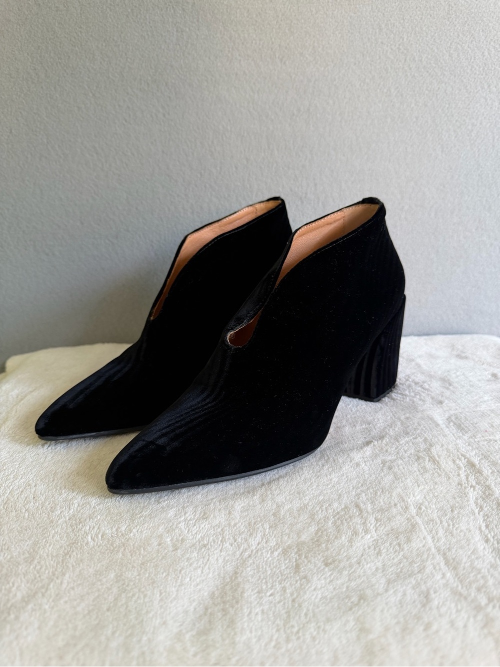 Embassy London Black Velvet Ankle Boot Pointed Block Heel US8/EU9 Women’s